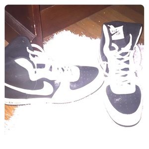 Black and White nike air afl-light